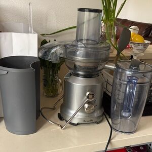 Breville Silver and Gray Juice Fountain